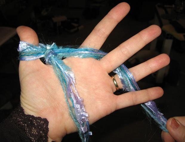 Finger-knitting cast-on 1