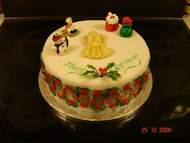 Tatted Christmas cake frill