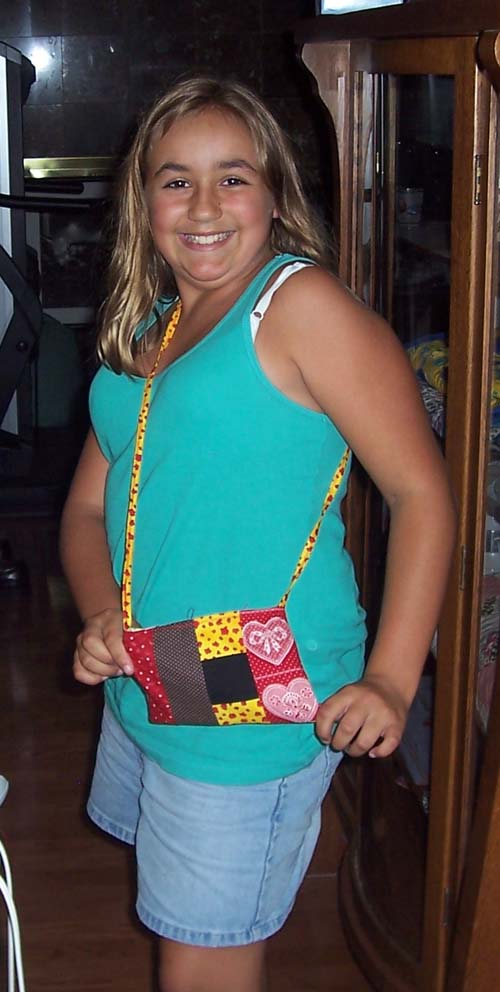 Kaylee modeling her bag