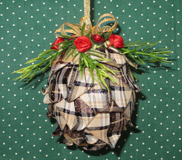 Plaid Pine Cone