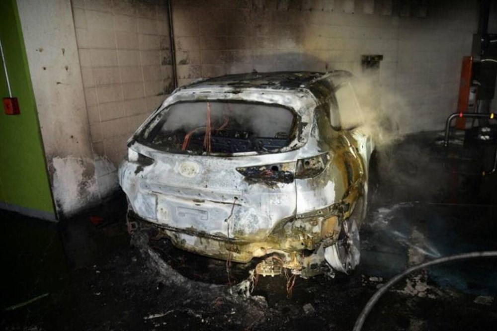 Hyundai destroyed by fire