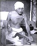 This photo, taken in 1940 (sorry, I don't know by whom), shows Mahatma Gandhi spinning on a device called the &quot;dhanush takli&quot;.  It seems to be a driven spindle:  the bow in his right hand wo